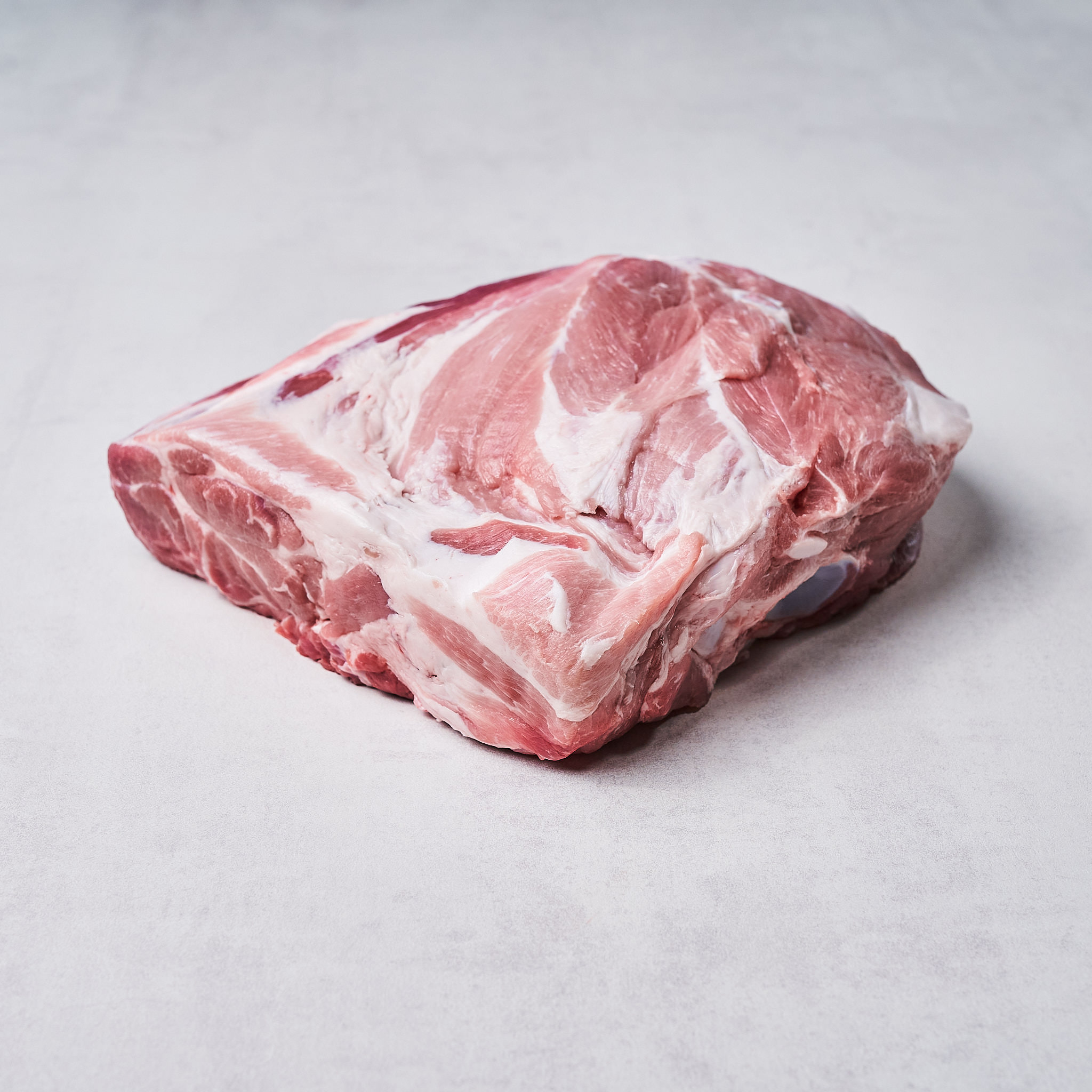 Boston Butt vom oesterreichischen Strohschwein Boston Butt aus der Schweineschulter ohne Schwarte