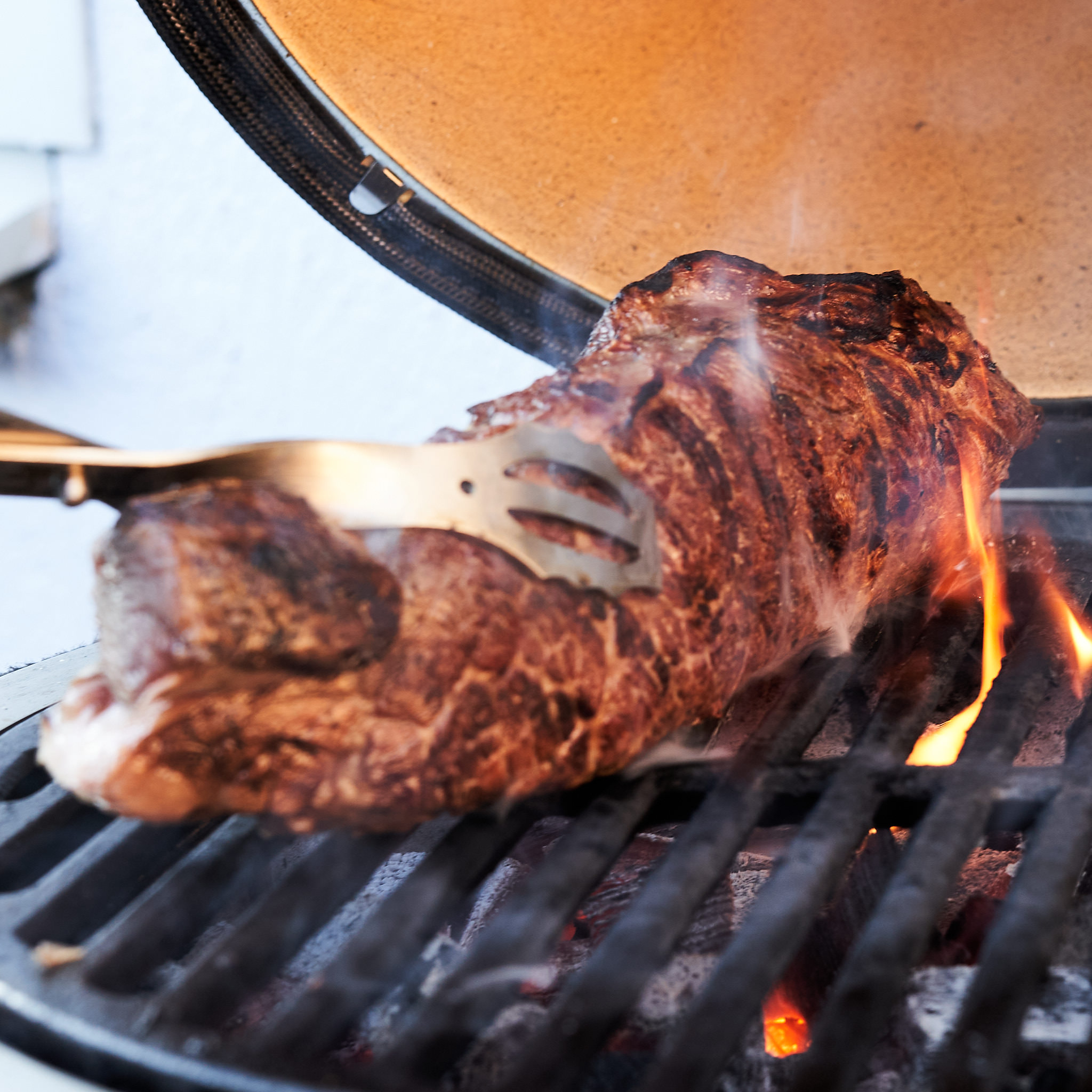 Denver Cut Steaks von der oesterr. Kalbin Gegrilltest Denver Cut Steak mit Roestaromen auf Grillrost