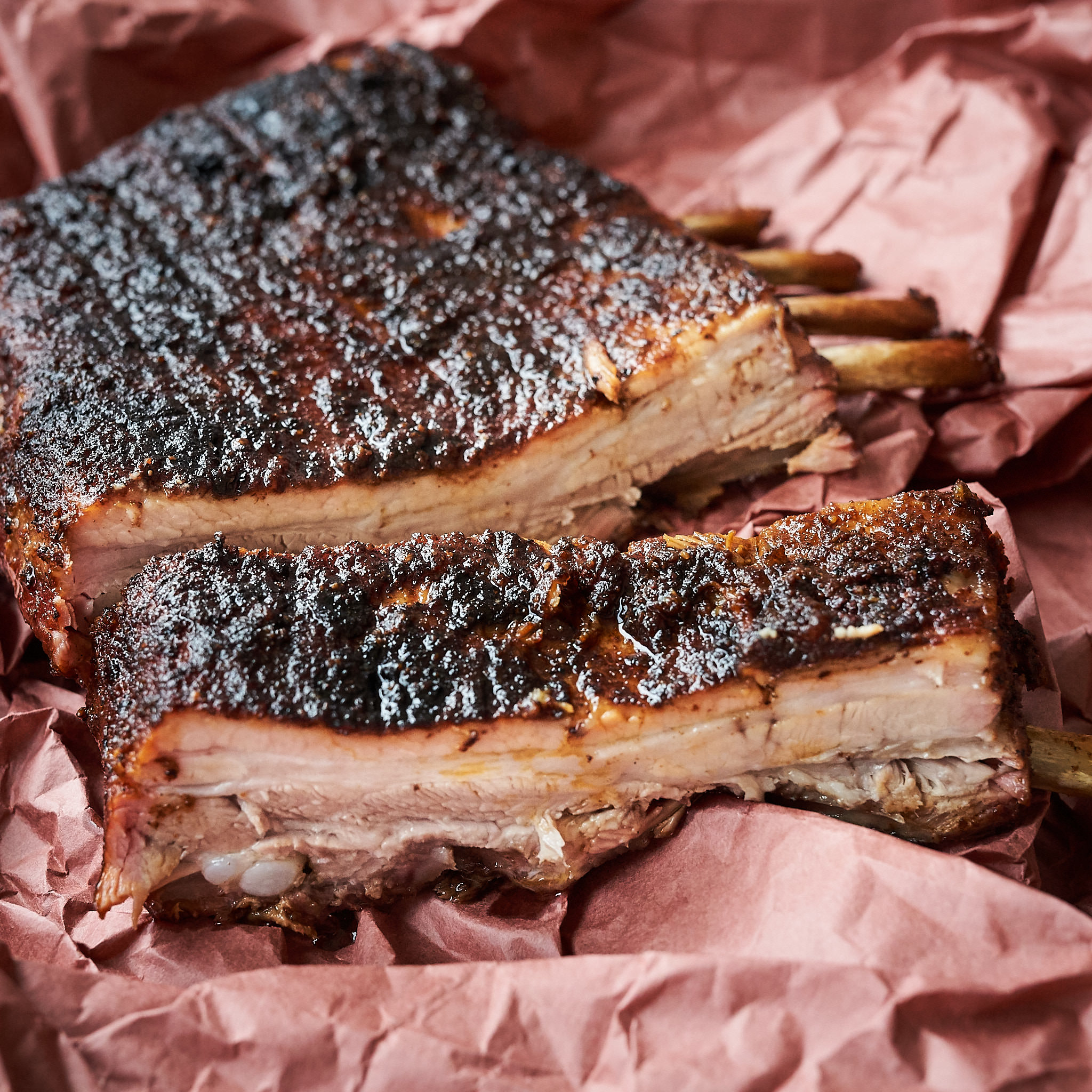Competition Ribs gegrillt mit dunkler Kruste