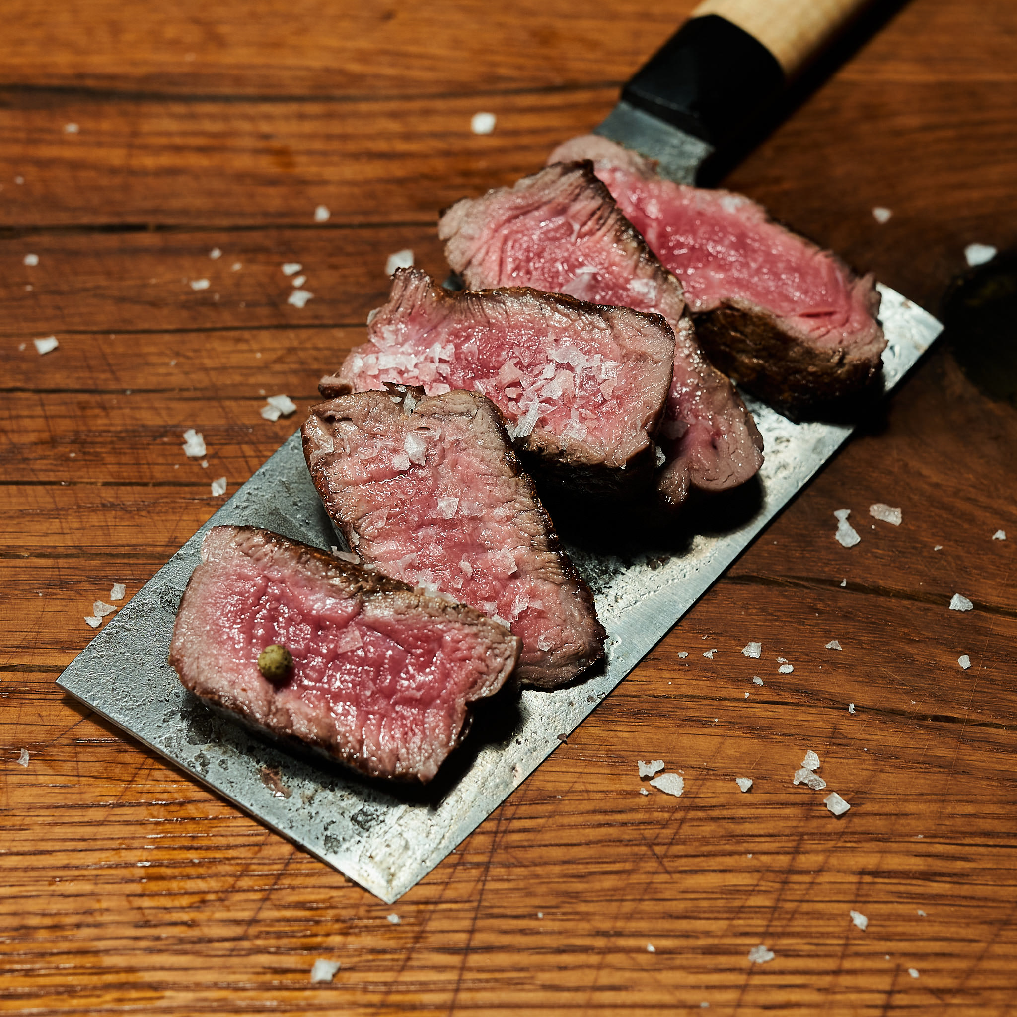 Rinderfilet von der Kalbin Tranchiertes Rinderfilet mit medium Gargrad