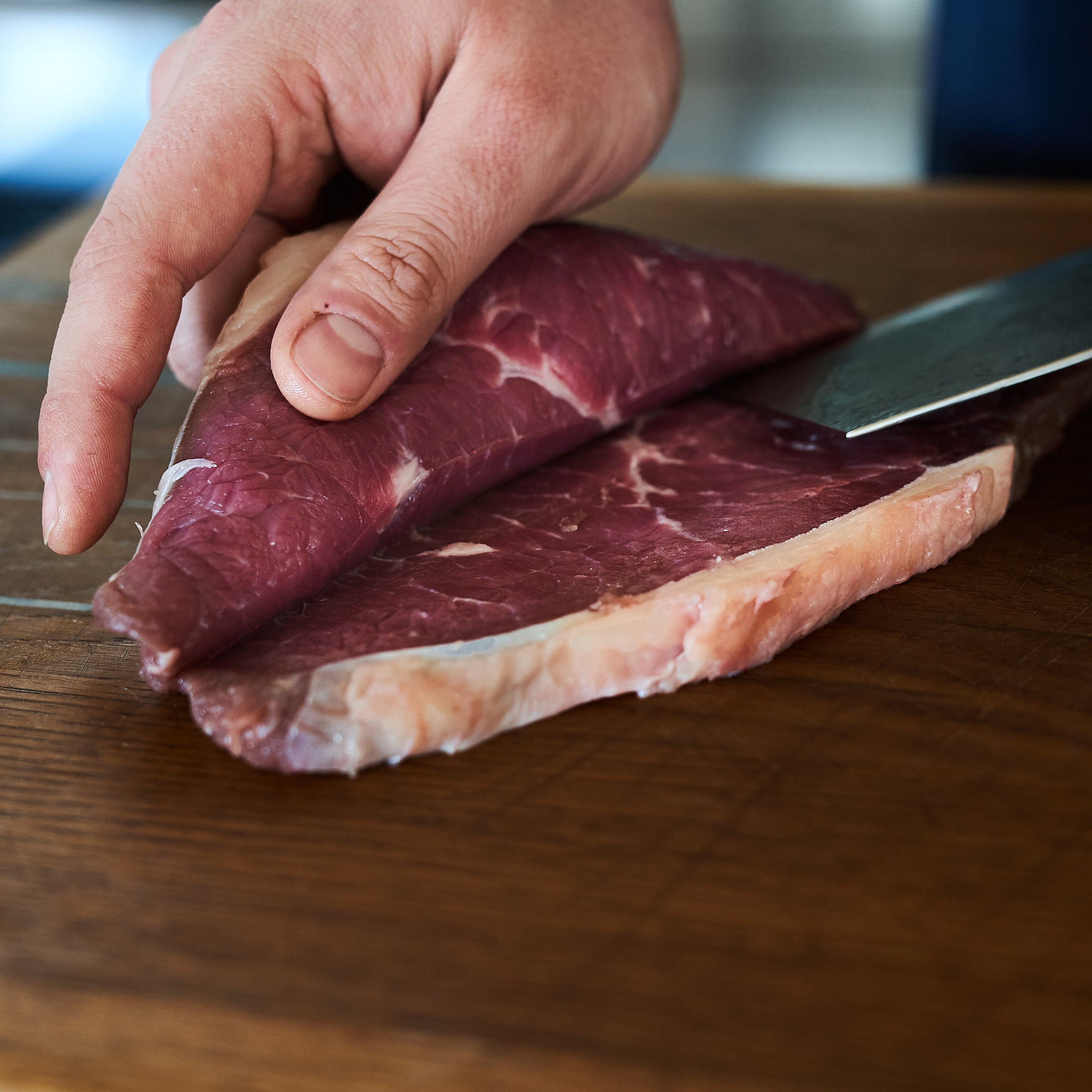 Rumpsteak - Beiried von der oesterreichischen Kalbin Frisches Rumpsteak beim zuputzenn