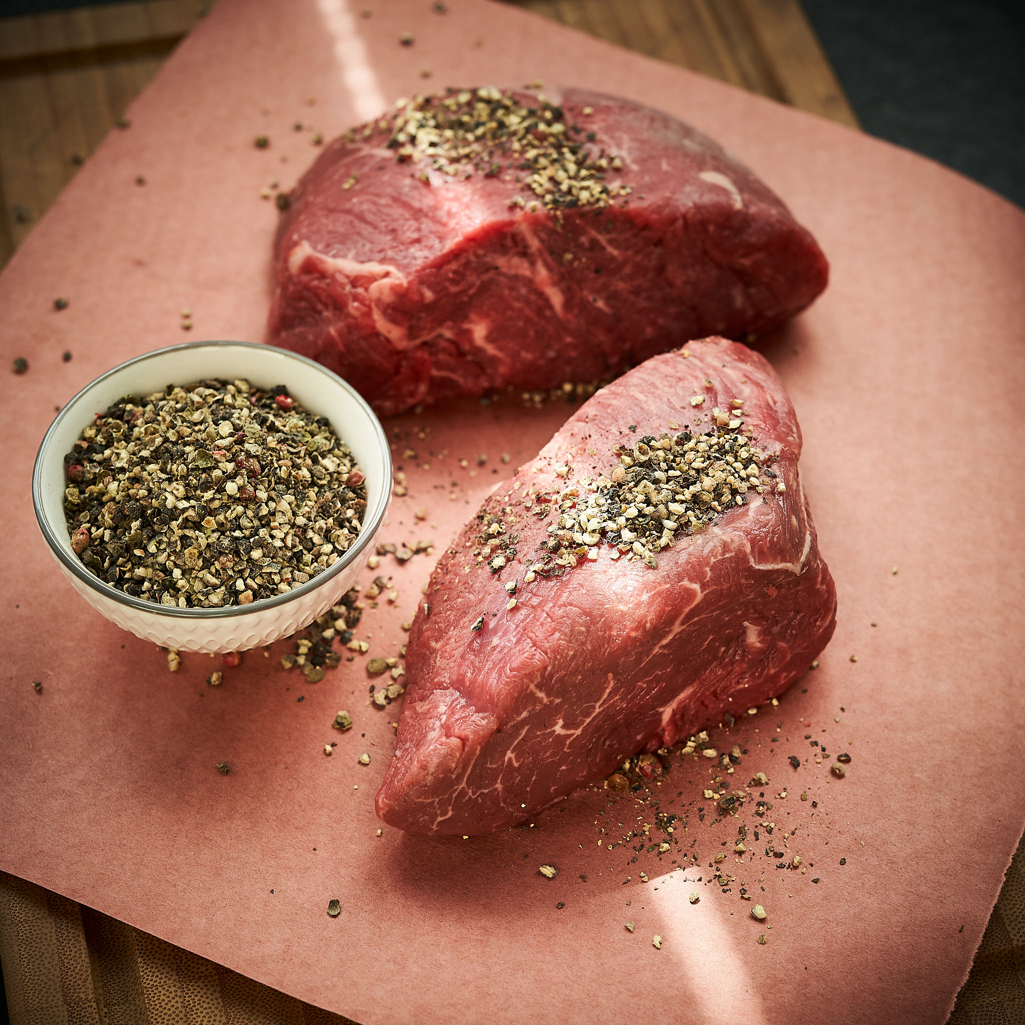 Hueftsteak von der oesterreichischen Kalbin Frisches Hueftsteak mariniert mit Gewuerzmischung